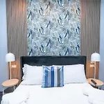Noah Gate & Otel