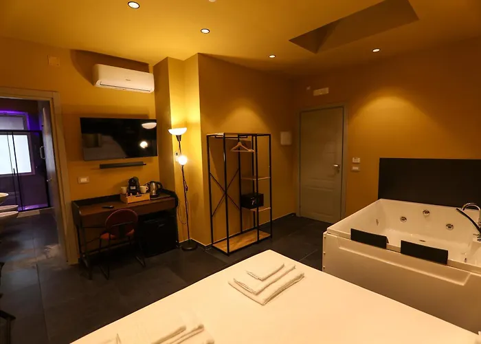 Noah Gate & فندق نابولي